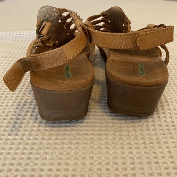 BareTraps Memory Foam Straps Wedge Sandals - Picture 5 of 6